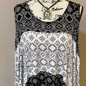 Black and white patterned Tank top- high low